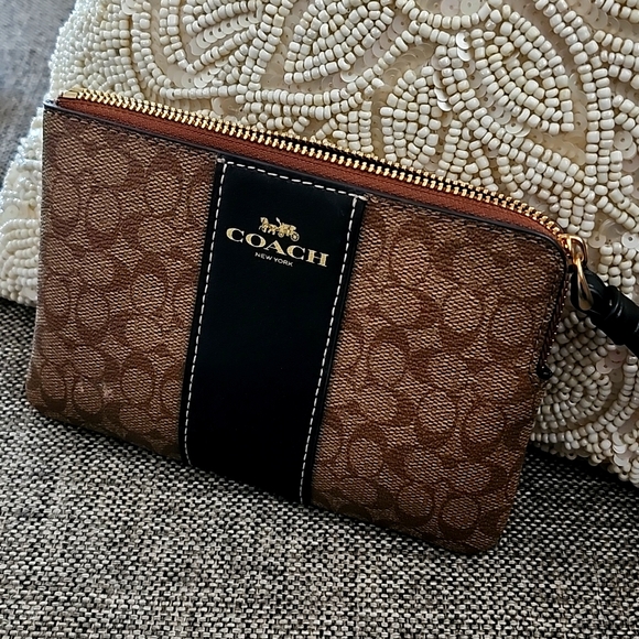 Coach Handbags - COACH MINA ZIP UP COIN 👛 PURSE